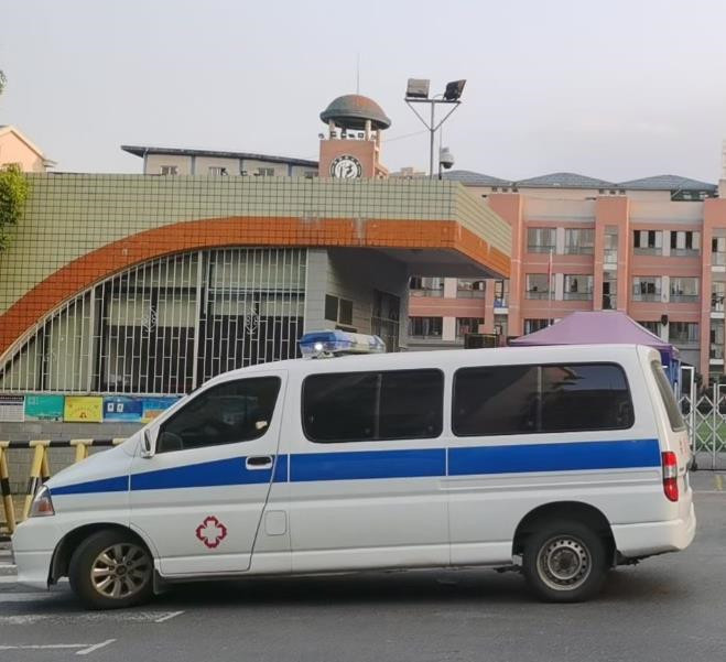 平和救护车出租护送骨折病人一公里多少钱